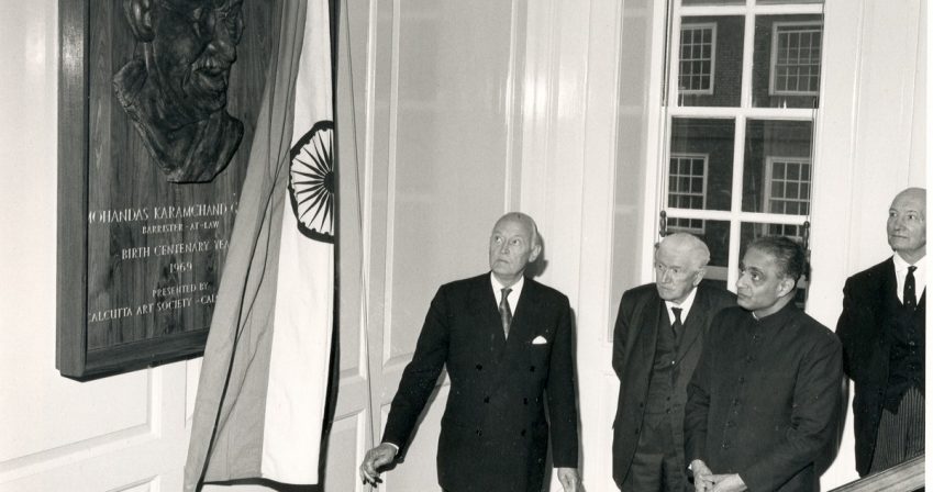 Gandhi-plaque-unveiling